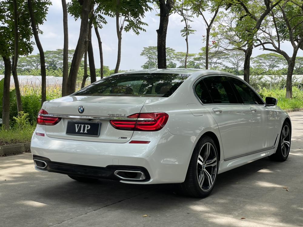 BMW 7 Series Модель 2018 года 740Li xDrive Exclusive M Sports Set – фото 7