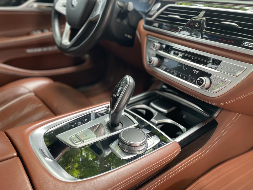 BMW 7 Series Модель 2018 года 740Li xDrive Exclusive M Sports Set – фото 13