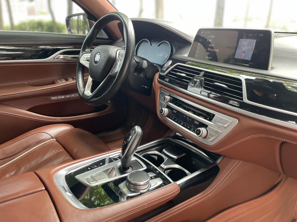 BMW 7 Series Модель 2018 года 740Li xDrive Exclusive M Sports Set – фото 20