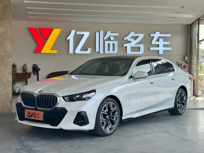 BMW 5 Series 2025 Model 530Li Exclusive Model M Sports Set – фото 1
