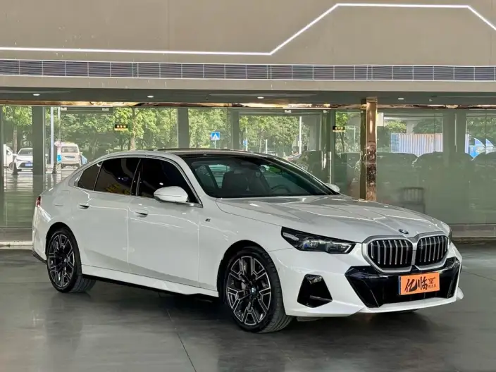 BMW 5 Series 2025 Model 530Li Exclusive Model M Sports Set – фото 3