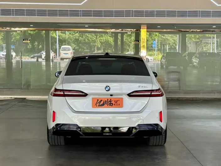 BMW 5 Series 2025 Model 530Li Exclusive Model M Sports Set – фото 5