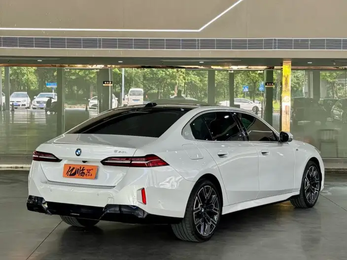 BMW 5 Series 2025 Model 530Li Exclusive Model M Sports Set – фото 6