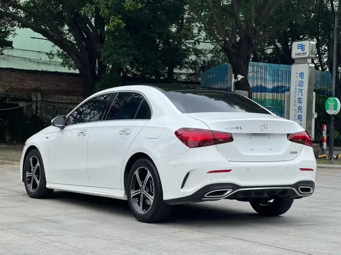Mercedes-Benz A-class 2024 Model A 200 L Dynamic Edition – фото 3