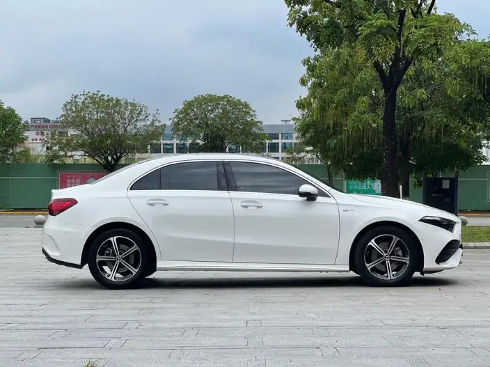 Mercedes-Benz A-class 2024 Model A 200 L Dynamic Edition – фото 6
