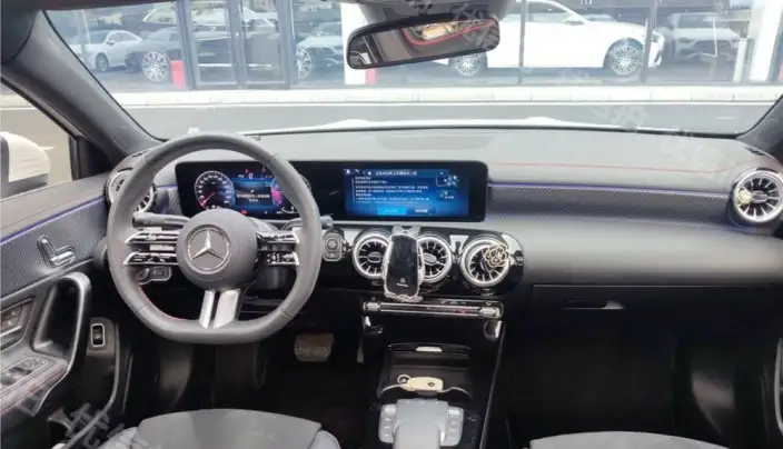 Mercedes-Benz A-class 2024 Model A 200 L Dynamic Edition – фото 9