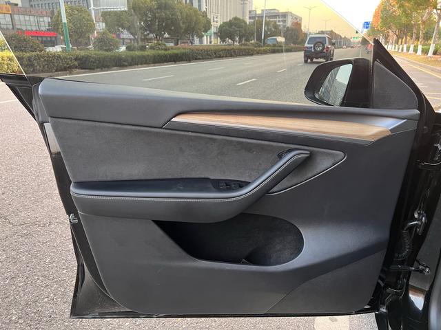 Tesla Model Y 2022 Facelift RWD – фото 9