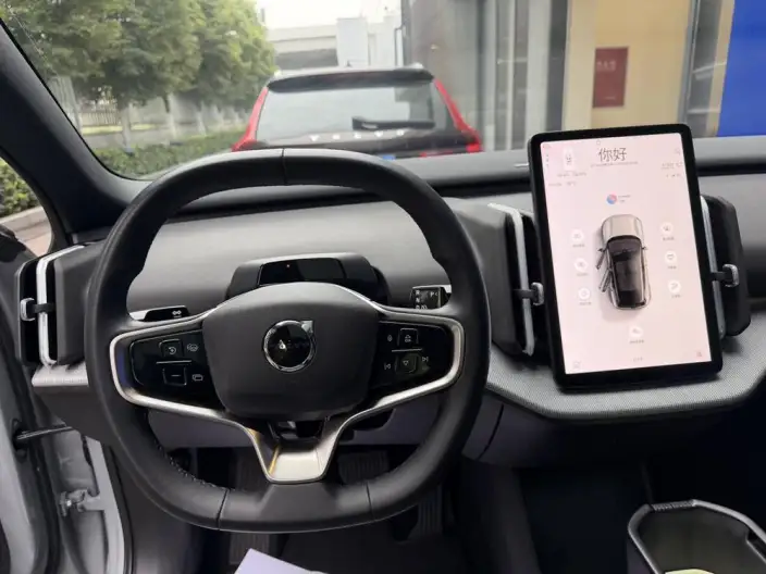 Volvo EX30 2025 Model Rear Drive Long Battery Life Pro Edition Ultra – фото 10