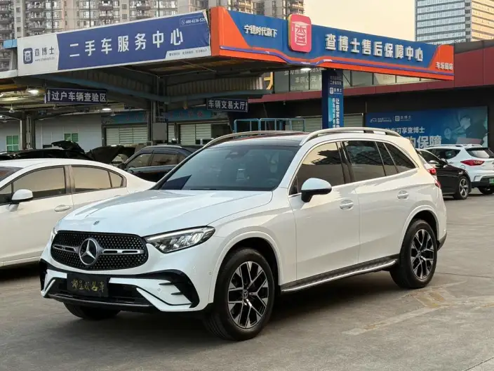 Mercedes-Benz GLC 2023 Model GLC 260 L 4MATIC Luxury Model 5 seat – фото 1