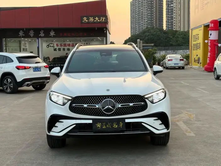 Mercedes-Benz GLC 2023 Model GLC 260 L 4MATIC Luxury Model 5 seat – фото 2