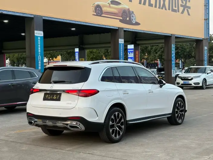 Mercedes-Benz GLC 2023 Model GLC 260 L 4MATIC Luxury Model 5 seat – фото 6
