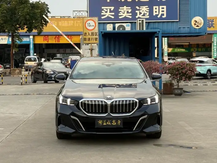 BMW 5 Series 2024 Model 530Li Exclusive Model M Sports Set – фото 2