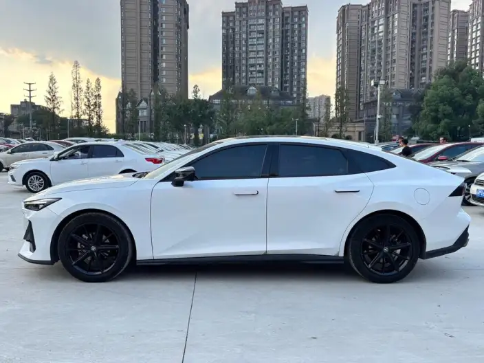 Changan UNI-V 2023 Model 1.5T Noble Model