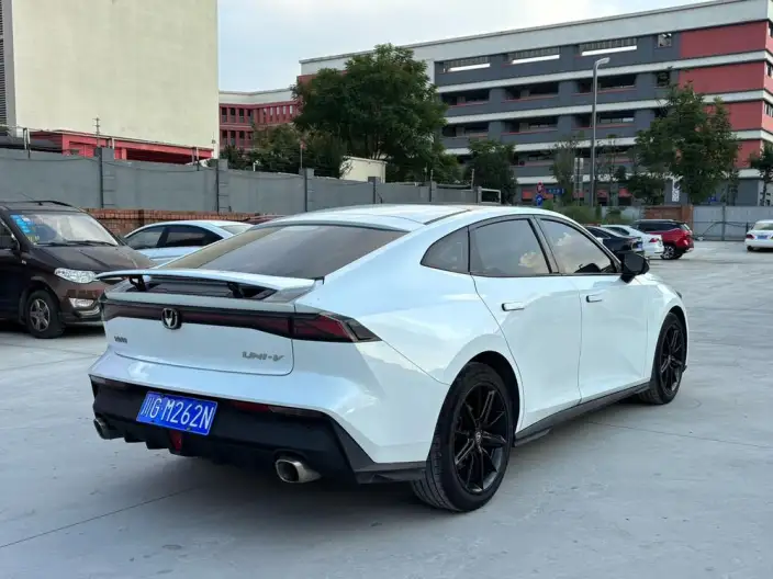Changan UNI-V 2023 Model 1.5T Noble Model – фото 6