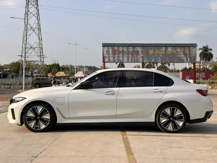 BMW i3 2025 Model eDrive40L Night Edition Sports Set – фото 4