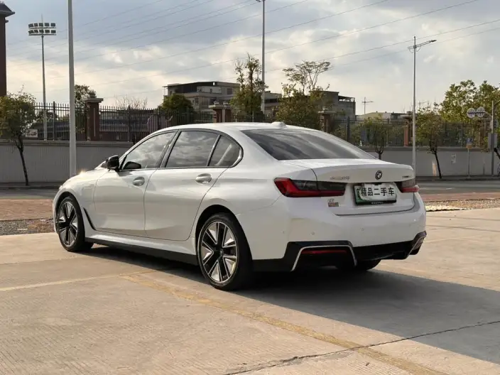 BMW i3 2025 Model eDrive40L Night Edition Sports Set – фото 5