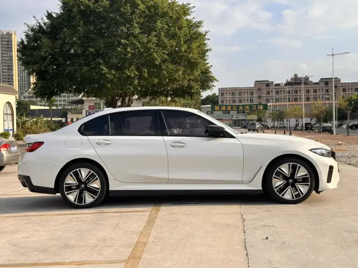 BMW i3 2025 Model eDrive40L Night Edition Sports Set – фото 8