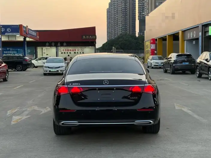 Mercedes-Benz E-Class 2025 Model E 300 L Luxury Model sedan – фото 5