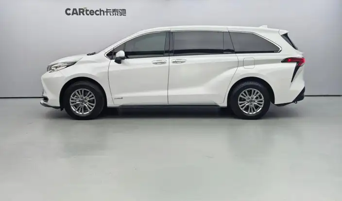 Toyota Sienna 2021 Model 2.5L Hybrid Premium Edition – фото 3