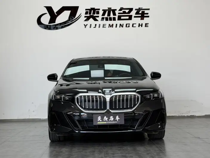 BMW 5 Series 2026 Model 530Li Leading Model M Sports Set – фото 2