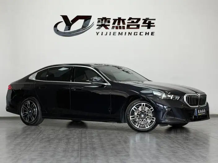 BMW 5 Series 2026 Model 530Li Leading Model M Sports Set – фото 3