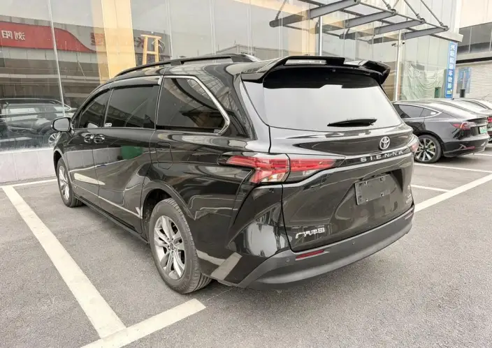 Toyota Sienna 2024 Model Hybrid 2.5L Comfort Edition – фото 3
