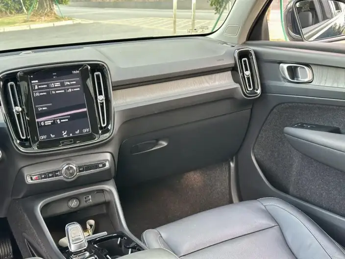 Volvo XC40 2022 Model T4 4WD Smart Range Deluxe Edition – фото 10