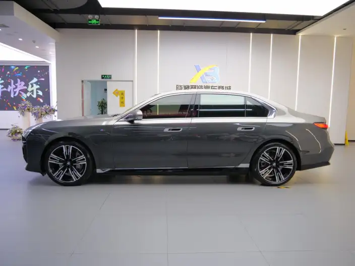 BMW i7 2023 Model eDrive50L Exclusive Model M Sports Set – фото 4