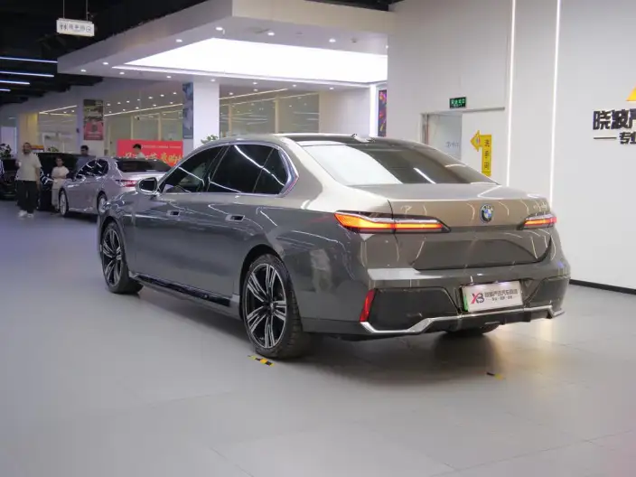 BMW i7 2023 Model eDrive50L Exclusive Model M Sports Set – фото 5