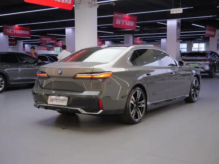 BMW i7 2023 Model eDrive50L Exclusive Model M Sports Set – фото 7