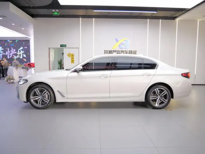 BMW 5 Series 2023 Model 530Li Leading Model Luxury Set – фото 4