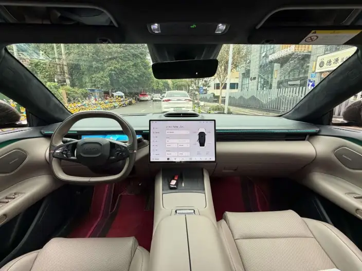 **Lynk & Co Z10** 2024 Model 95kWh 766km Rear Drive Max – фото 9
