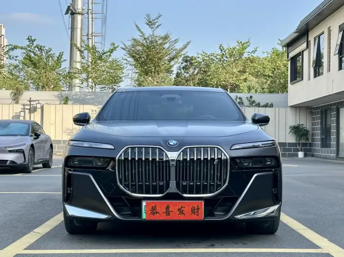 BMW i7 2023 Model eDrive50L Exclusive Model M Sports Set – фото 2