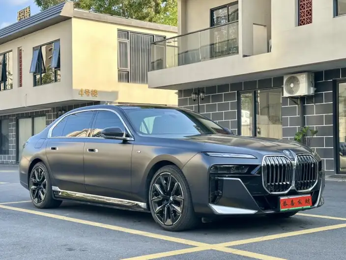 BMW i7 2023 Model eDrive50L Exclusive Model M Sports Set – фото 3