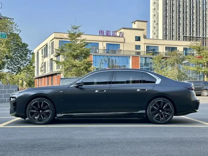 BMW i7 2023 Model eDrive50L Exclusive Model M Sports Set – фото 4