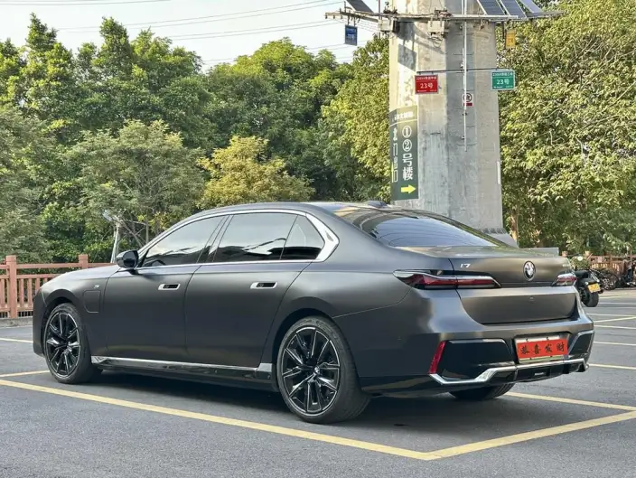 BMW i7 2023 Model eDrive50L Exclusive Model M Sports Set – фото 5