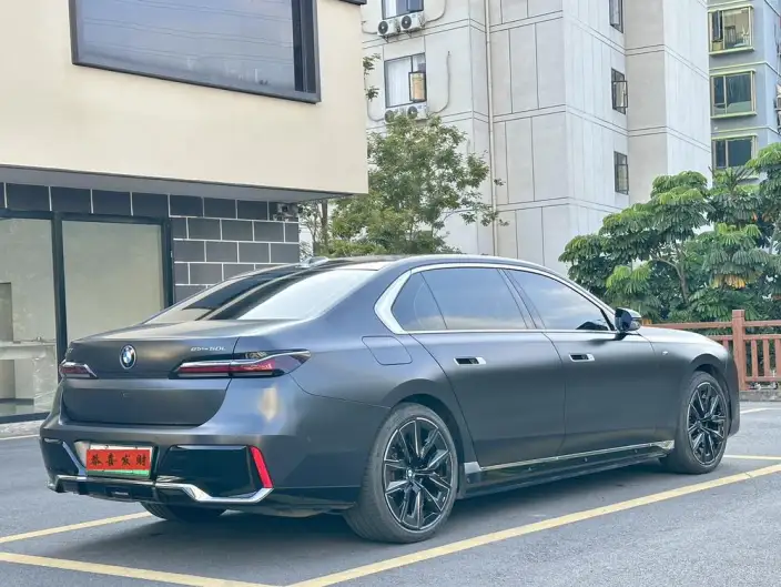 BMW i7 2023 Model eDrive50L Exclusive Model M Sports Set – фото 7