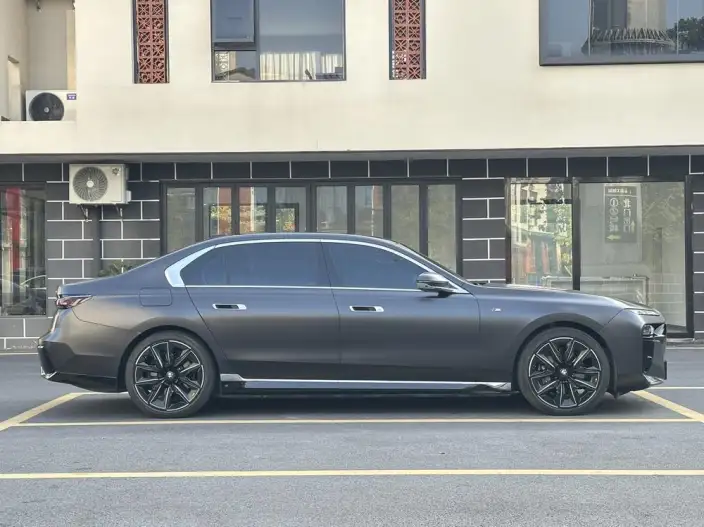 BMW i7 2023 Model eDrive50L Exclusive Model M Sports Set – фото 8