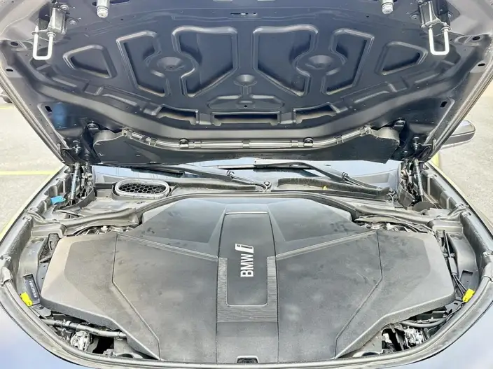 BMW i7 2023 Model eDrive50L Exclusive Model M Sports Set – фото 9