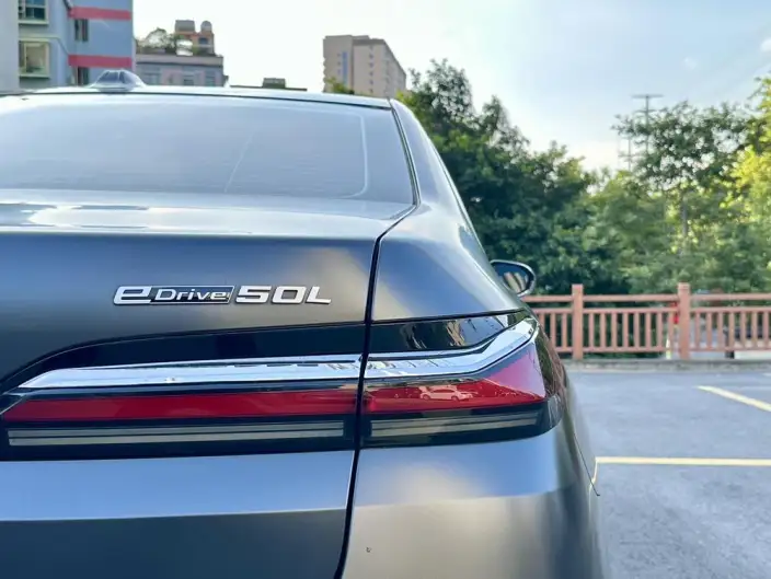 BMW i7 2023 Model eDrive50L Exclusive Model M Sports Set – фото 10