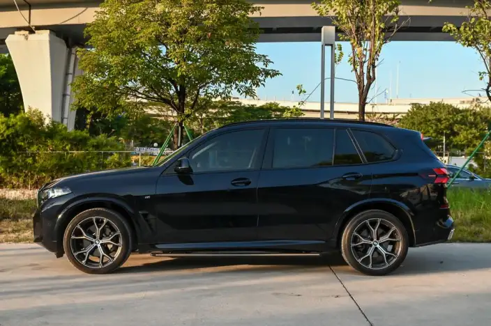 BMW X5 2023 Model xDrive30Li Exclusive Model M Sports Night Set – фото 3