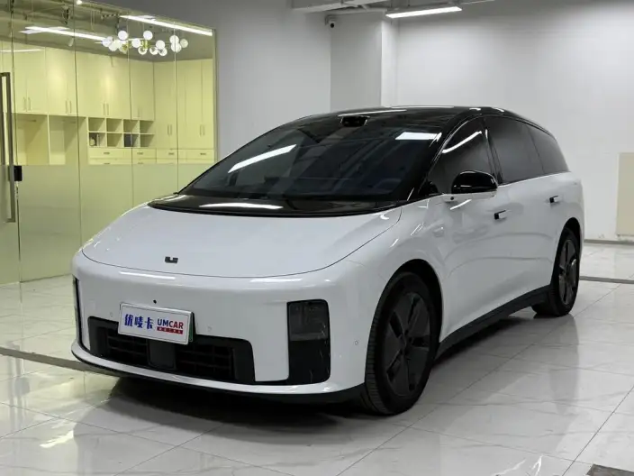 Li Auto i8 2025 Model Standard Edition – фото 1