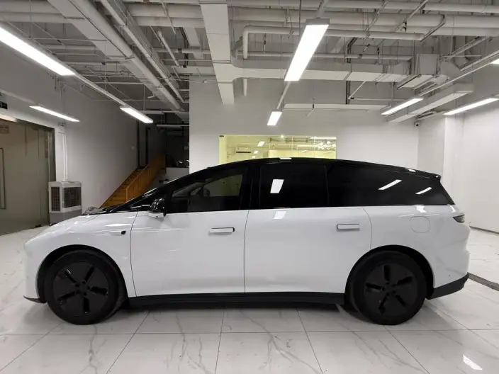 Li Auto i8 2025 Model Standard Edition – фото 3