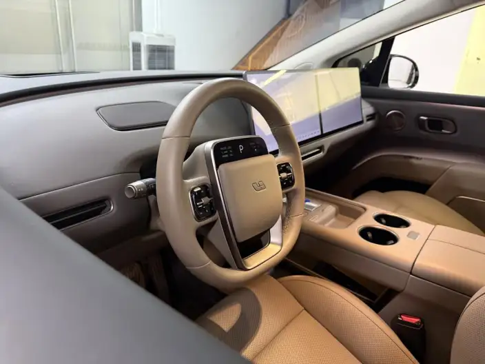 Li Auto i8 2025 Model Standard Edition – фото 10
