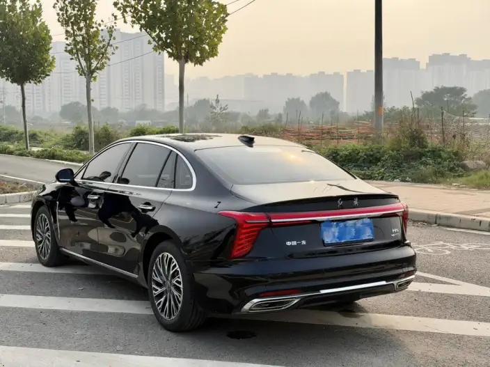 Hongqi H5 2025 Model 2.0T Automatic Flag Enjoy Edition