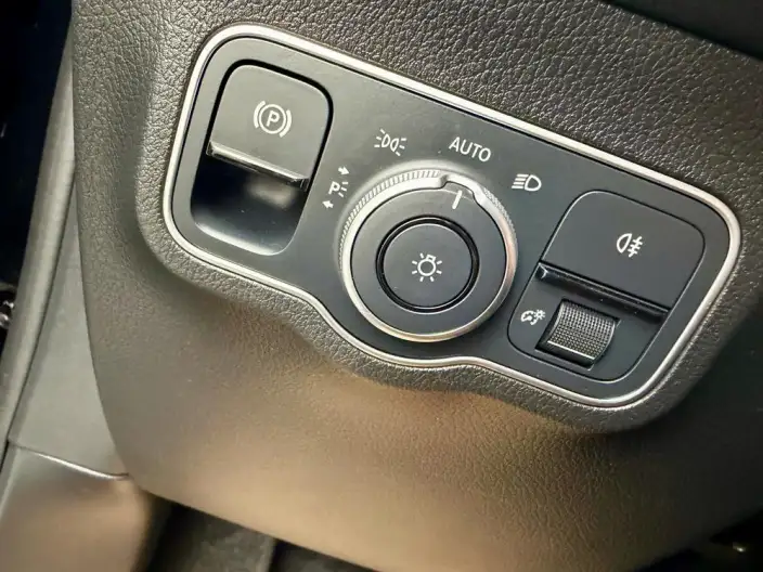 Mercedes-Benz GLB 2023 Model GLB 220 Fashion Model – фото 9