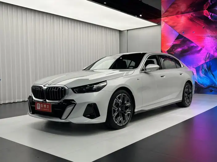 BMW 5 Series 2025 Model 530Li Exclusive Model M Sports Set – фото 1