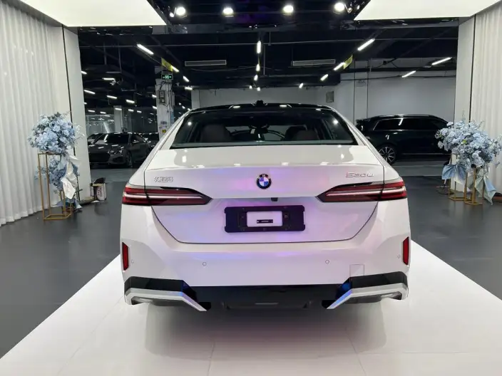 BMW 5 Series 2025 Model 530Li Exclusive Model M Sports Set – фото 4