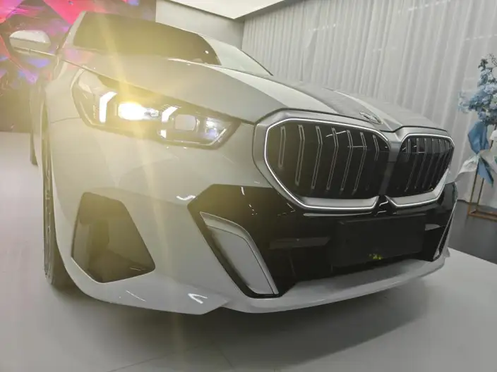 BMW 5 Series 2025 Model 530Li Exclusive Model M Sports Set – фото 9