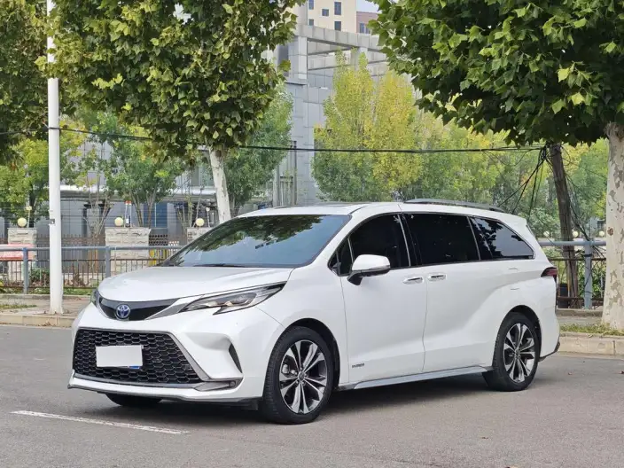 Granvia 2023 Model Intelligent Hybrid 2.5L Noble PLUS